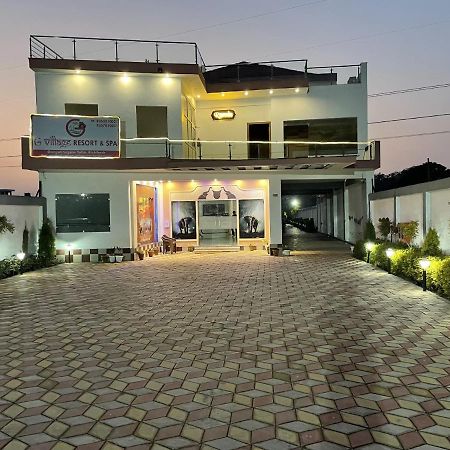 Sumedha G Village Resort And Spa Raiwala ภายนอก รูปภาพ