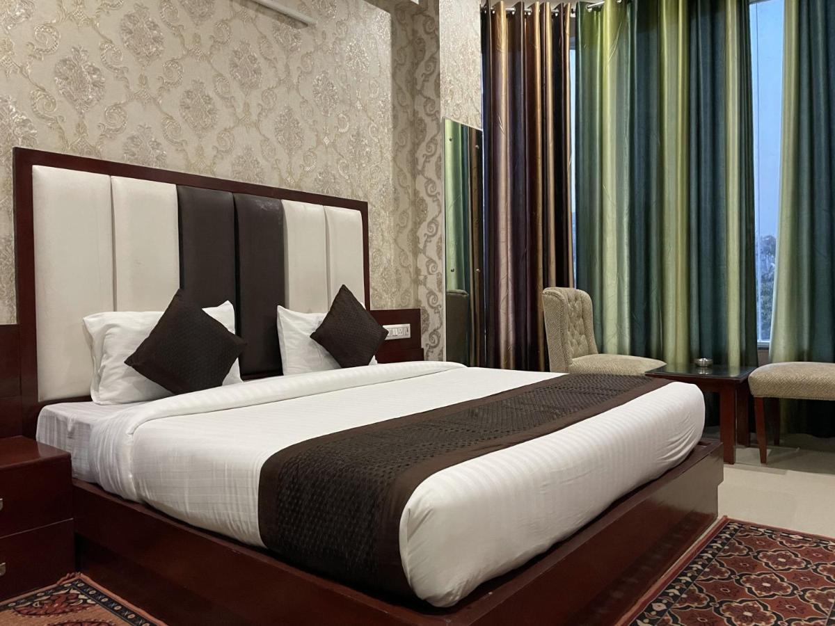 Sumedha G Village Resort And Spa Raiwala ภายนอก รูปภาพ