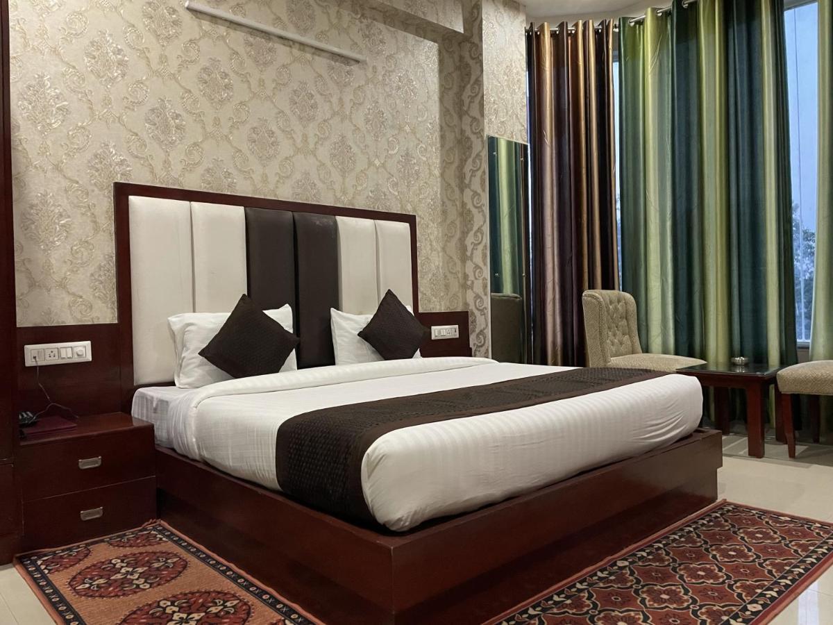 Sumedha G Village Resort And Spa Raiwala ภายนอก รูปภาพ